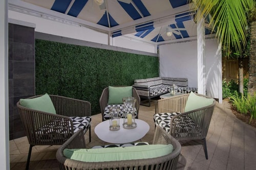 King Room Near HVACservie MIA 3 Luxury Bookings