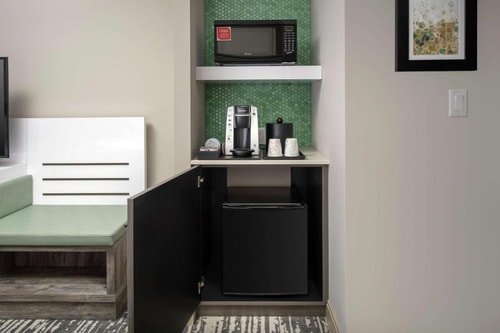 King Room Near HVACservie MIA 11 Luxury Bookings