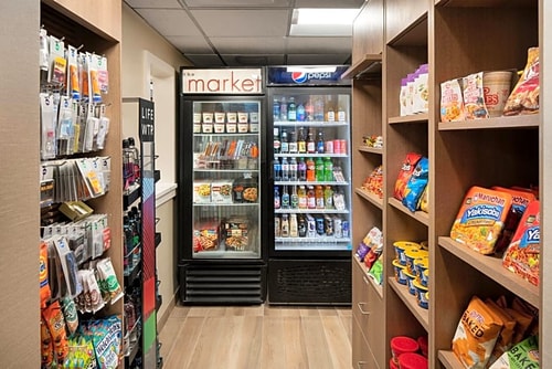 King Studio Near Chevron LAS 8 Luxury Bookings