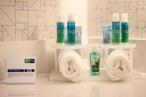 Standard King Room Near Subway Restaurant MIA 7 Luxury Bookings