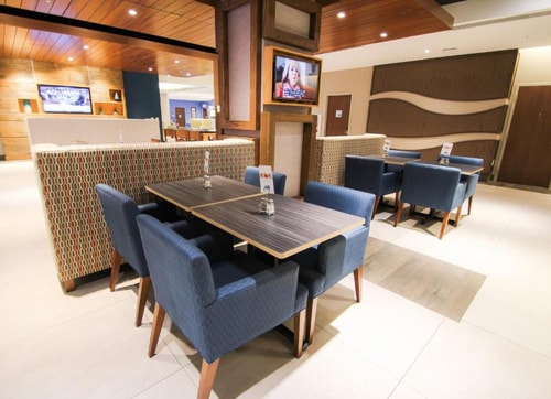 Standard King Room Near Subway Restaurant MIA 9 Luxury Bookings