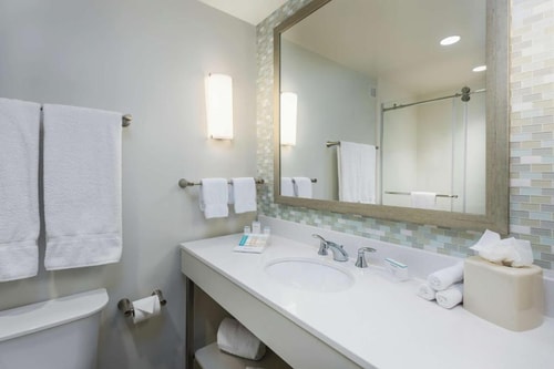 King Room Near Code Wise Doral MIA 1 Luxury Bookings