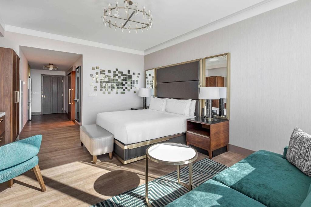 Superior Plus King Studio Near Starbucks LAS Luxury Bookings