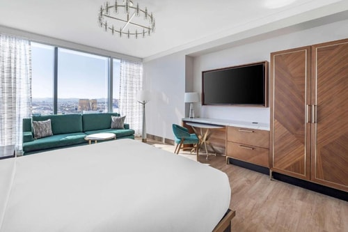 Superior Plus King Studio Near Starbucks LAS 2 Luxury Bookings