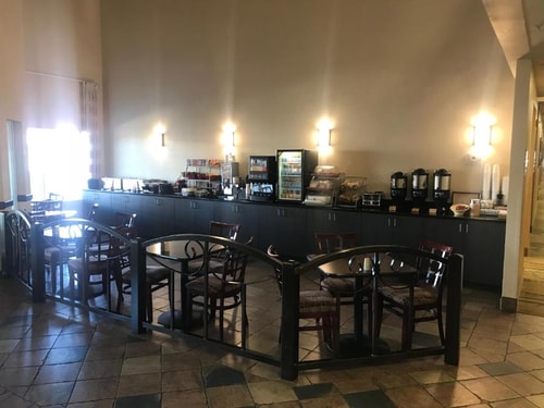 Queen Room Near Jiffy Lube LAS 7 Luxury Bookings