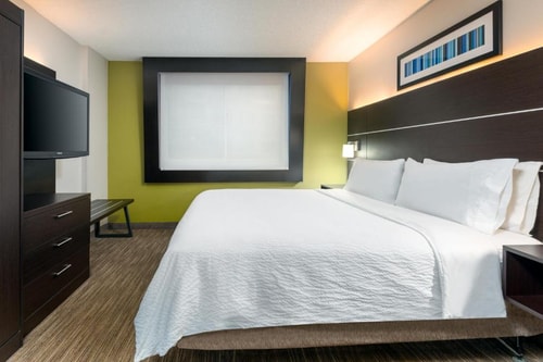 Standard King Room Near Belmira Trout Seafood MIA 1 Luxury Bookings