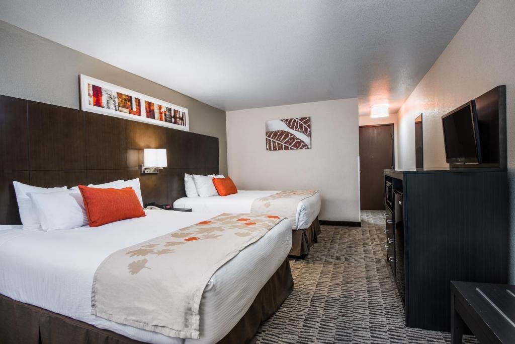 Queen Room Near Jiffy Lube LAS Luxury Bookings