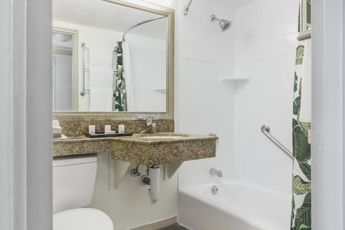 Standard Queen Room Near Tickets of America MIA 4 Luxury Bookings