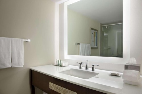 King Room Near Antonio Maceo Park MIA 2 Luxury Bookings