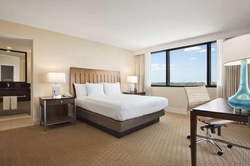 King Room Near Antonio Maceo Park MIA Luxury Bookings