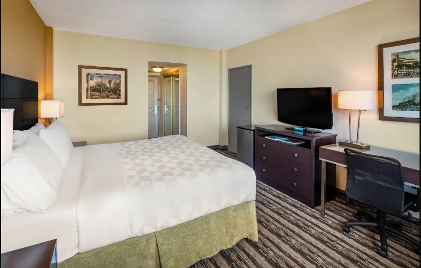 Standard Queen Room Near Tickets of America MIA Luxury Bookings