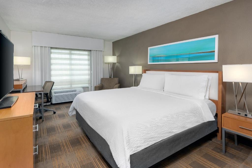 Standard Room Near Univision Newsport MIA Luxury Bookings