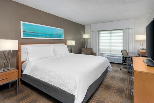 Standard Room Near Univision Newsport MIA 2 Luxury Bookings