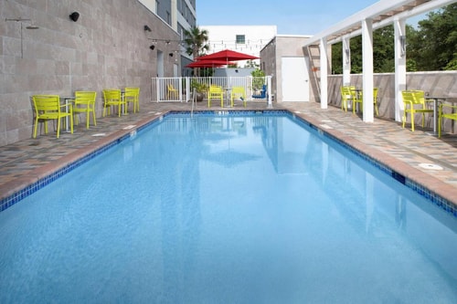Studio King Suite Near Westend Shopping Center MIA 11 Luxury Bookings
