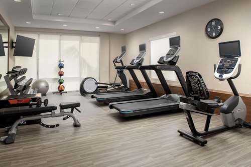 Studio King Suite Near Westend Shopping Center MIA 14 Luxury Bookings