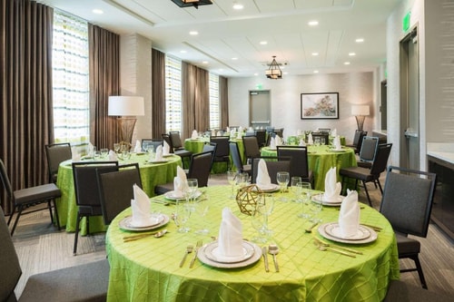Queen Room Near Pollo Tropical Chicken MIA 10 Luxury Bookings