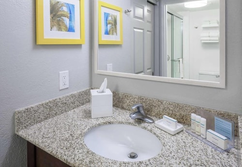 King Suite Near Soya Sushi Bar MIA 3 Luxury Bookings