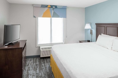 King Suite Near Soya Sushi Bar MIA Luxury Bookings
