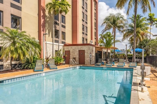 King Room Near Tile Gallery MIA 14 Luxury Bookings