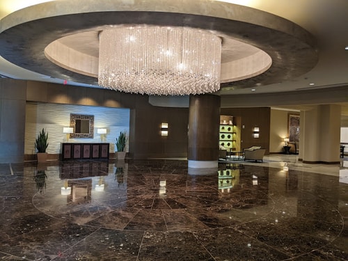 Queen Room Near Captains Choice ORL 8 Luxury Bookings