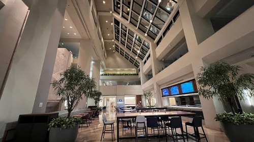 Queen Room Near Captains Choice ORL 9 Luxury Bookings