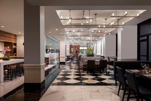 Queen Room Near Captains Choice ORL 10 Luxury Bookings