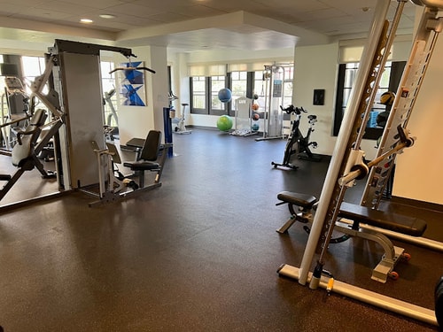 Queen Room Near All Saints Episcopal Church ORL 12 Luxury Bookings