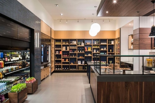 Queen Room Near Captains Choice ORL 7 Luxury Bookings