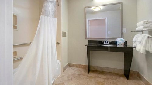 King Room Near Mermaid Gift Shop ORL 5 Luxury Bookings