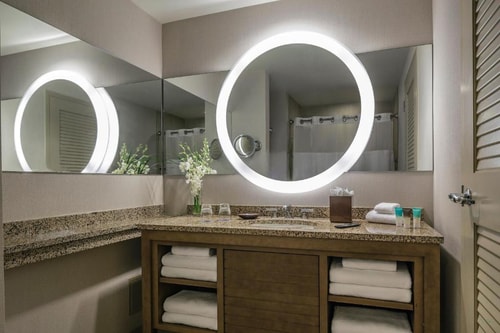 Queen Room Near Captains Choice ORL 4 Luxury Bookings