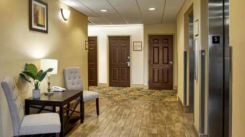 King Room Near Mermaid Gift Shop ORL 10 Luxury Bookings