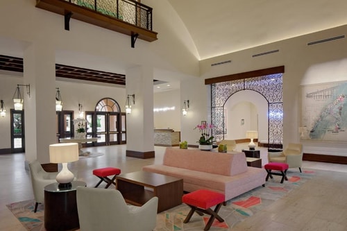 Queen Room Near All Saints Episcopal Church ORL 5 Luxury Bookings