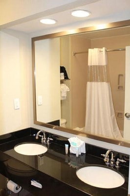 King Room Near Mermaid Gift Shop ORL 4 Luxury Bookings