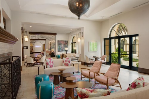 Queen Room Near All Saints Episcopal Church ORL 6 Luxury Bookings