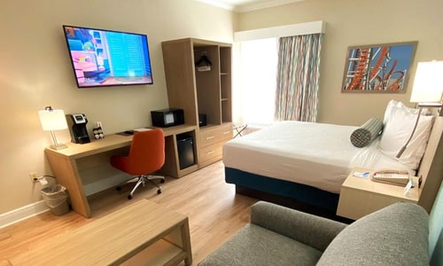 King Room Near Mermaid Gift Shop ORL 3 Luxury Bookings