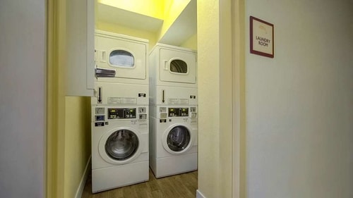 King Room Near Mermaid Gift Shop ORL 14 Luxury Bookings