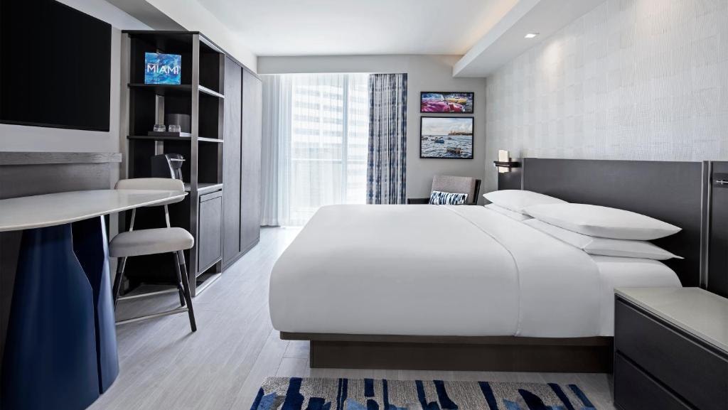 King Room Near Ohla Miami MIA Luxury Bookings