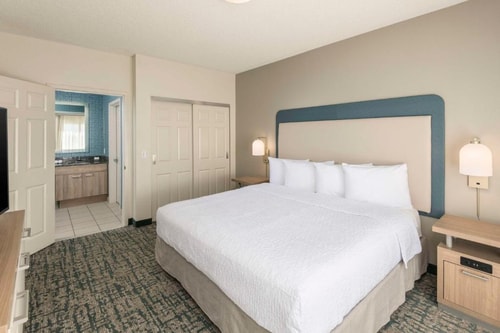 King Suite Near Nicklaus Children Health Systm MIA 3 Luxury Bookings