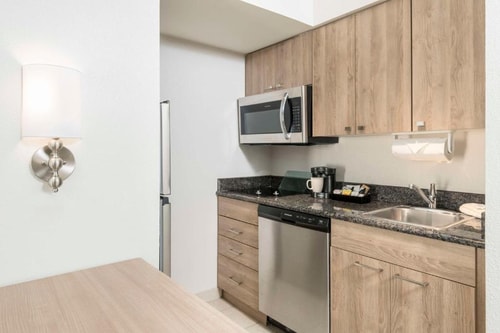 King Suite Near Nicklaus Children Health Systm MIA 8 Luxury Bookings