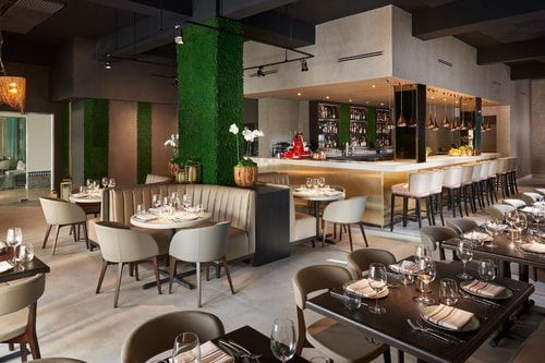 Deluxe King Room Near Mercantil Center MIA 7 Luxury Bookings