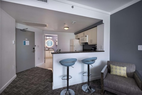 King Room Near Primary Bar Management MIA 10 Luxury Bookings