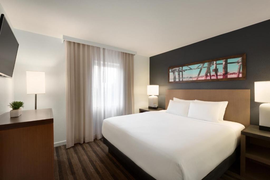 One Bedroom Suite Near Panda Express MIA Luxury Bookings