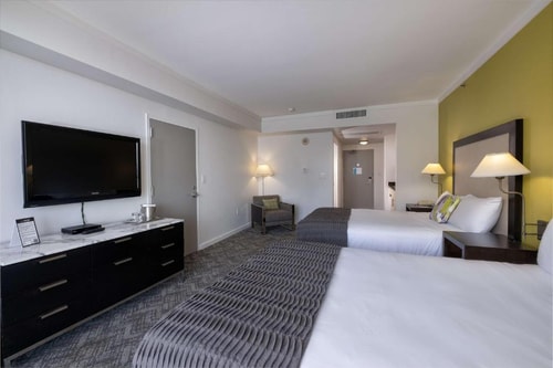 King Room Near Primary Bar Management MIA 5 Luxury Bookings