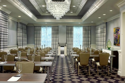 King Or Twin Guest Room Near Panera Bread MIA 10 Luxury Bookings