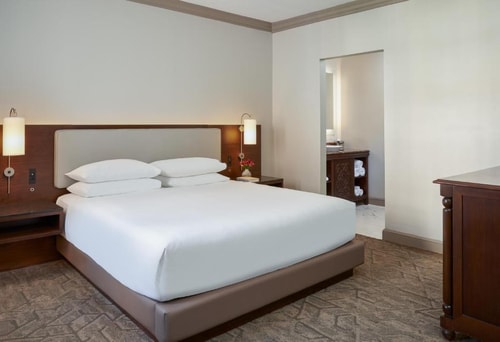 King Room Near Coral Gables Museum MIA 2 Luxury Bookings