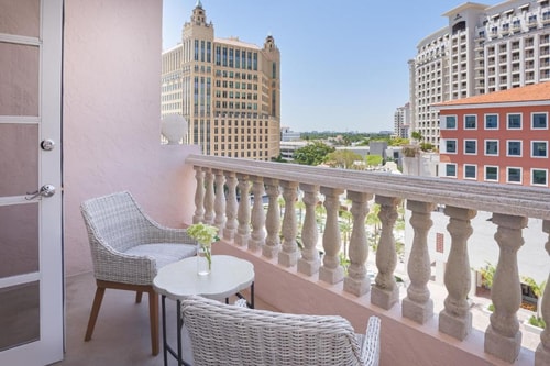 King Room Near Coral Gables Museum MIA 5 Luxury Bookings