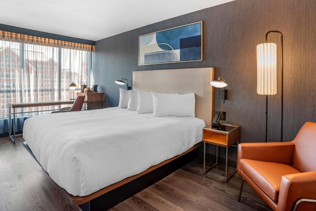 King Room Near Embassy of Micronesia WDC Luxury Bookings