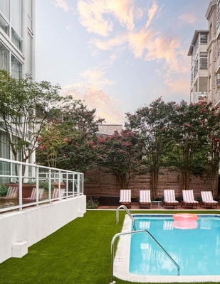 King or Twin Room Near Policia Nacional WDC 15 Luxury Bookings