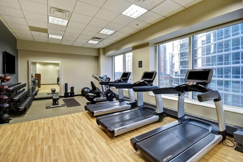 King Suite Near U Medicine River East CHI 12 Luxury Bookings