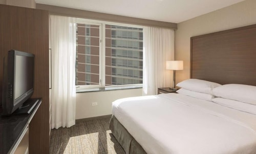 King Suite Near U Medicine River East CHI 2 Luxury Bookings